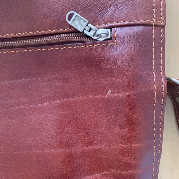 Unisex Leather Brown Bag NWOT, but it was in my wardrobe for a while - Picture 8 of 17